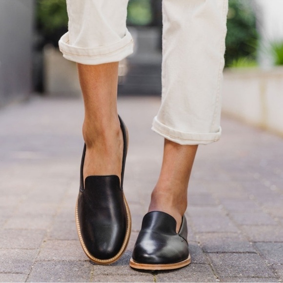 Like New - Portland Leather Patina Round Toe Classic Loafers - Size 7.5 black - Picture 1 of 9
